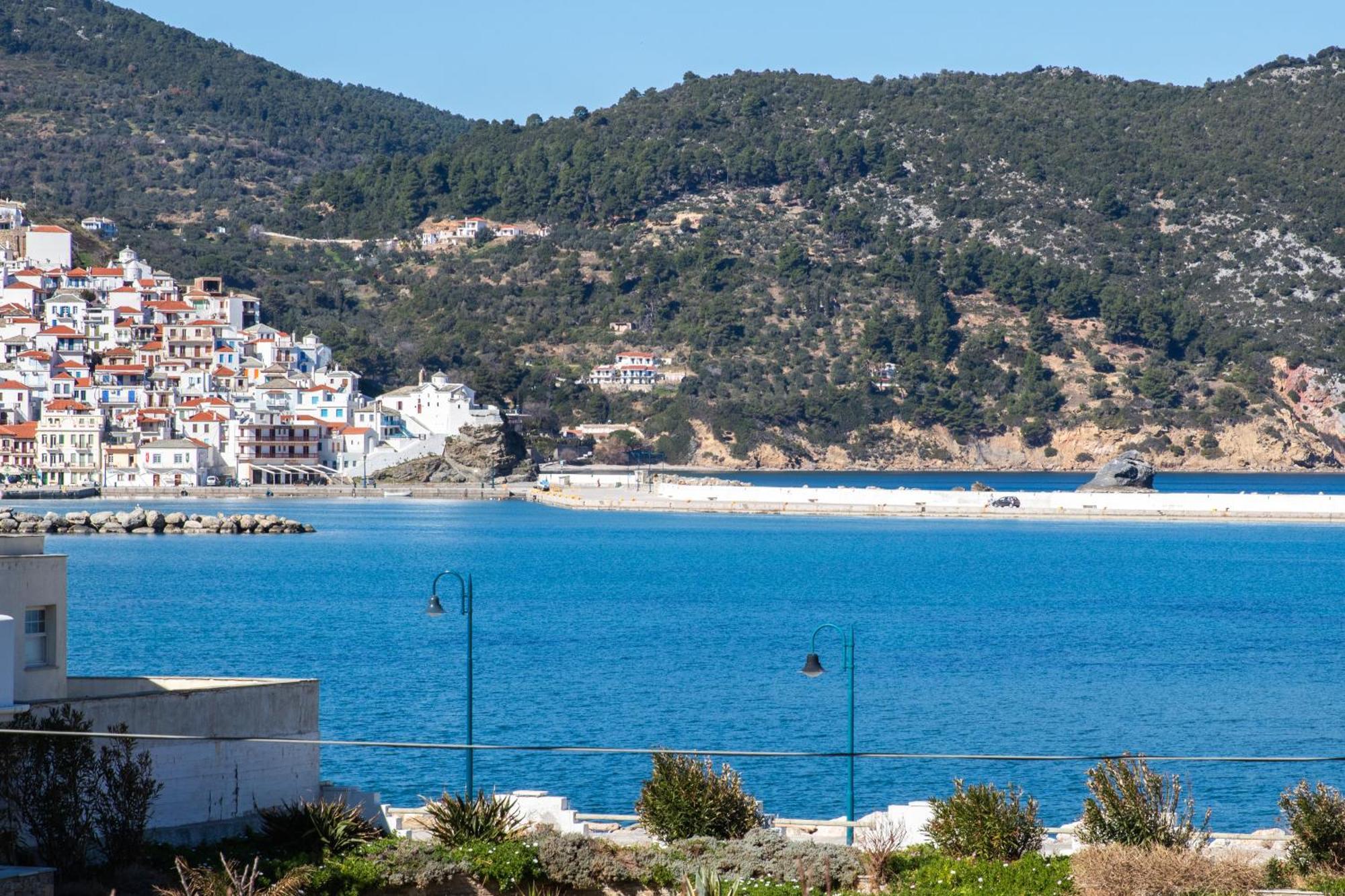 Fotis Studios Skopelos Town Bagian luar foto
