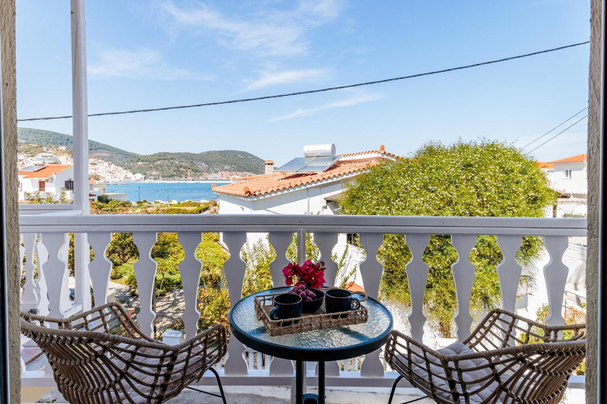 Fotis Studios Skopelos Town Bagian luar foto
